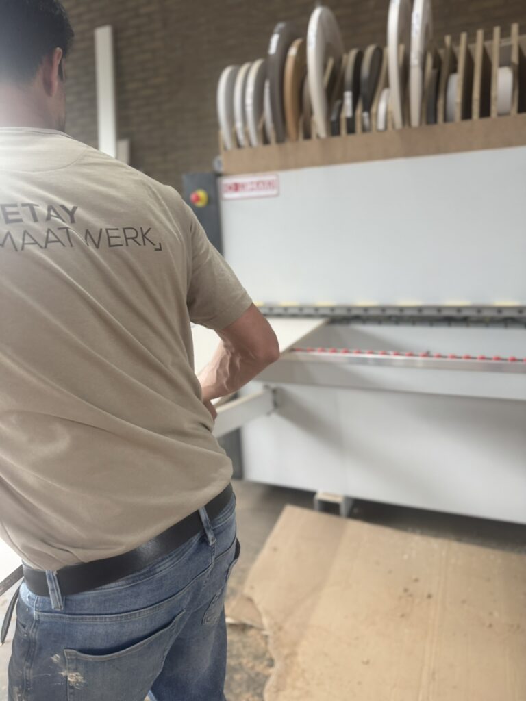 Inmeten op locatie voor maatwerk kast Deventer - Detay Maatwerk